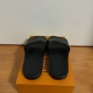 Louis Vuitton Slides (DAMAGED) Restoring old LV Slides main image 2